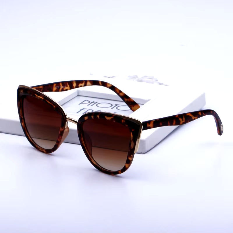 Female Retro Cat Eye Sunglasses Ultraviolet-Proof Leopard Print Sun Glasses Women Vintage Gradient Glasses Plastic Frame Eyewear